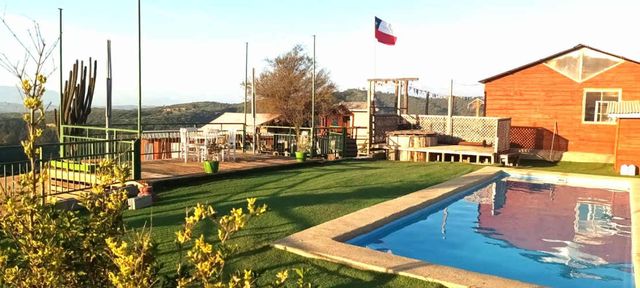 VENDO PARCELA CON CENTRO DE EVENTOS