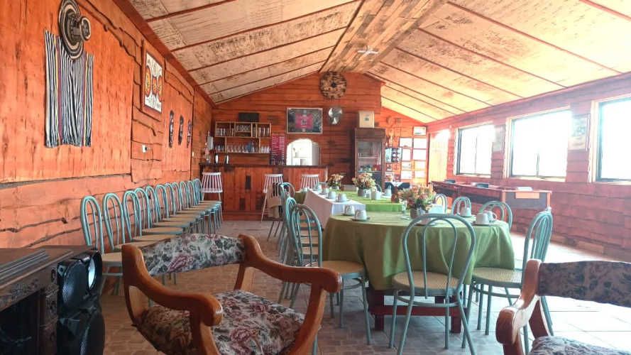 VENDO PARCELA CON CENTRO DE EVENTOS