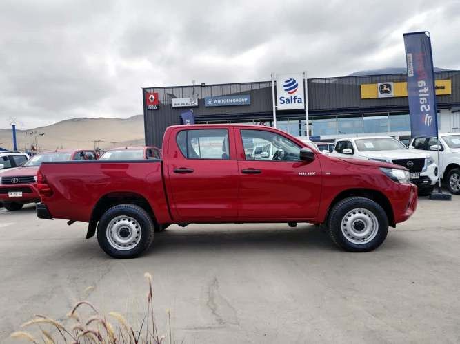 TOYOTA HILUX 2023
