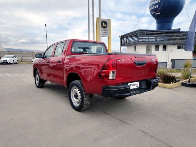 TOYOTA HILUX 2023