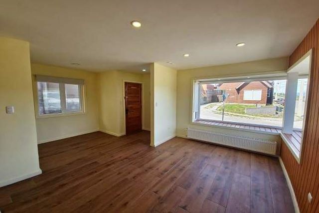 Coyhaique, arriendo. Hermosa, cálida y amplia casa en Socovesa