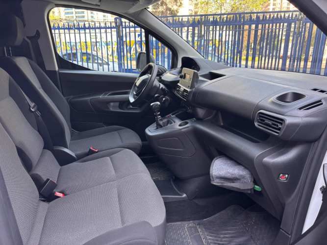 PEUGEOT PARTNER 2023