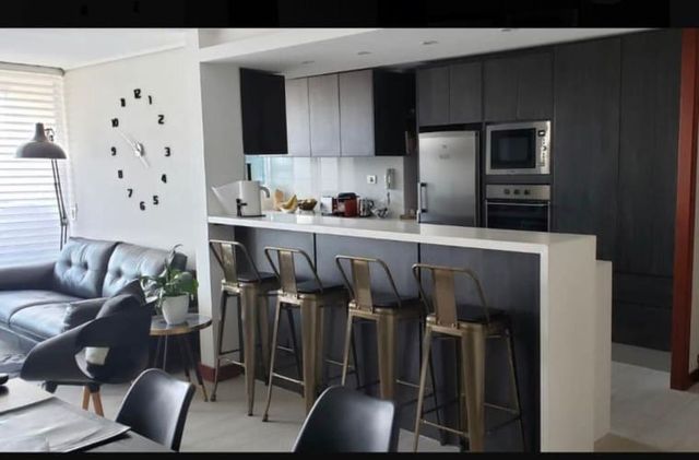 Departamento en arriendo c/ estacionamiento en Parque Bicentenario