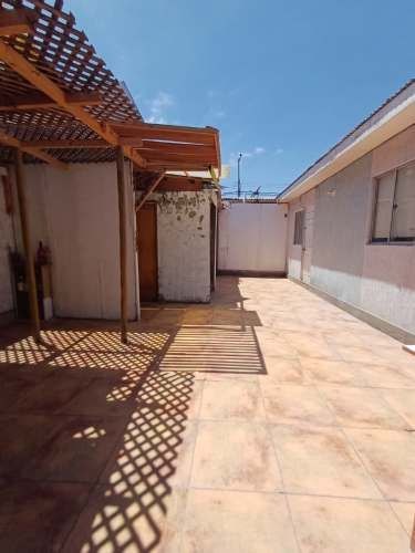 SE VENDE CASA DE UN PISO SECTOR NORTE,  LOS ALMENDROS