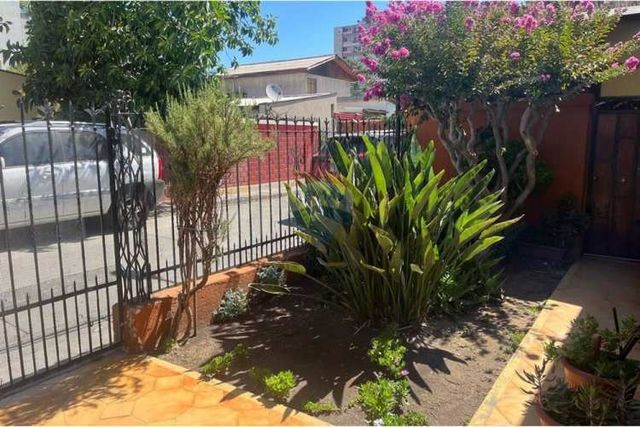 Amplia casa metro chacabuco