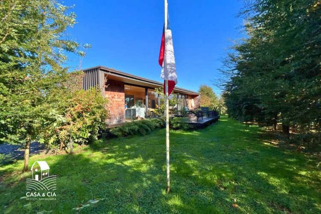 Se vende casa de 2 dormitorios y 2 baños en Puerto Varas