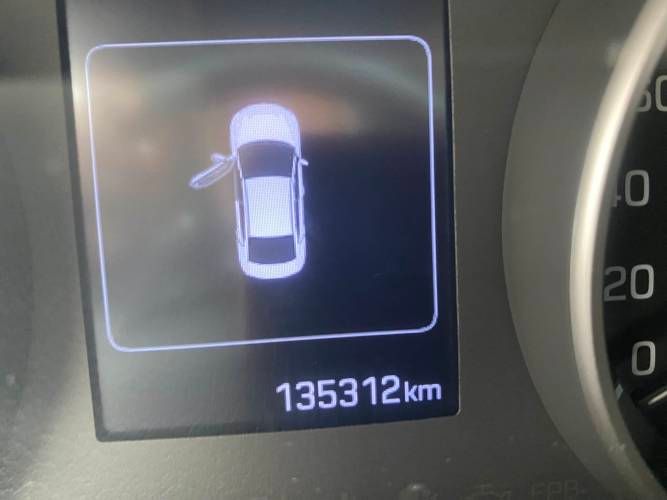 AUTOMOVIL HYUNDAI ELANTRA GLS 1.6 AUTOMATICO AÑO 2016  Km 135312