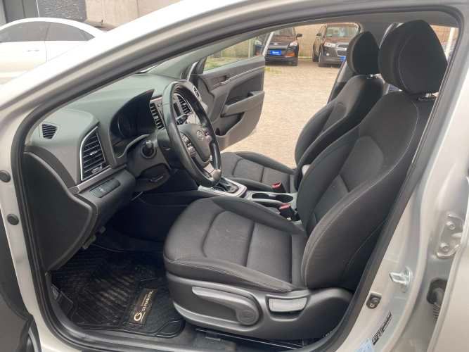 AUTOMOVIL HYUNDAI ELANTRA GLS 1.6 AUTOMATICO AÑO 2016  Km 135312