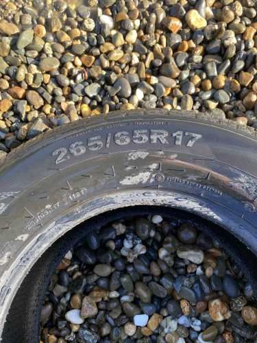 PARA CAMIONETA ARO 17 SOLO 400 KM