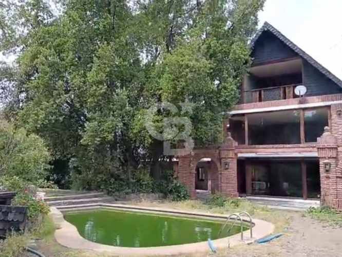 Gran Casa en Lo Barnechea, Barrio El Arrayán