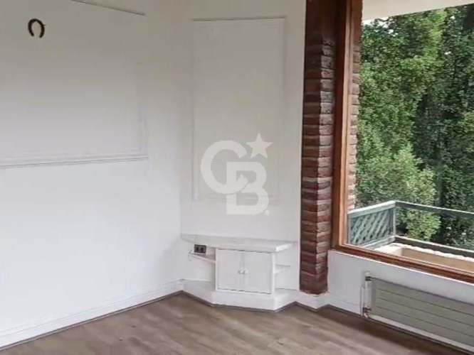 Gran Casa en Lo Barnechea, Barrio El Arrayán