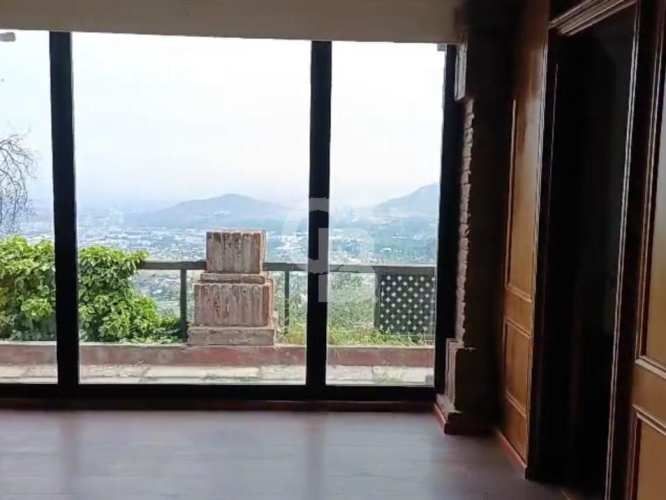 Gran Casa en Lo Barnechea, Barrio El Arrayán