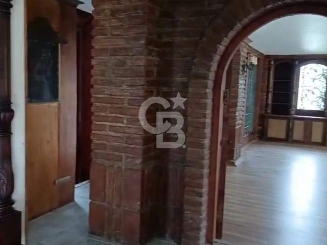 Gran Casa en Lo Barnechea, Barrio El Arrayán