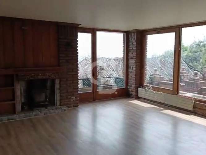 Gran Casa en Lo Barnechea, Barrio El Arrayán