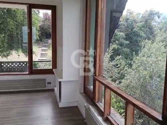 Gran Casa en Lo Barnechea, Barrio El Arrayán