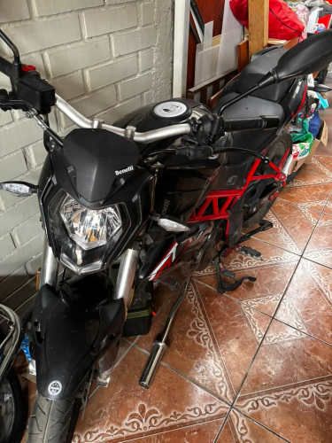 Se vende moto benelli tnt 150 (usada)