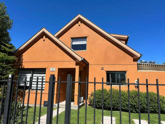 HERMOSA CASA EN CHICUREO (127005)