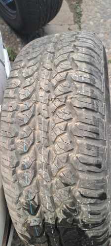 Llanta y neumático 255/70R16 NUEVO