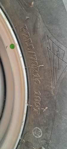 Llanta y neumático 255/70R16 NUEVO