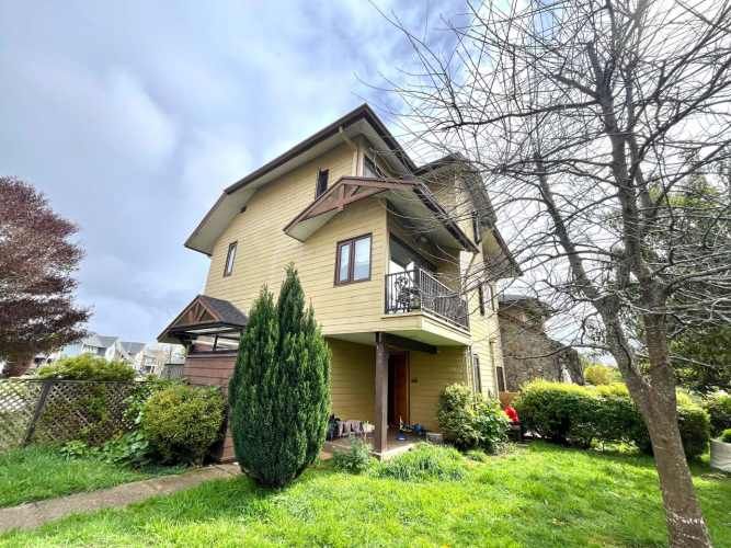 Casa estilo Town House en Condominio