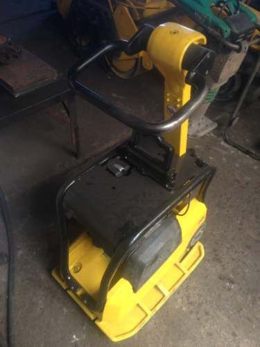 Vendedor maquinaria para construccion