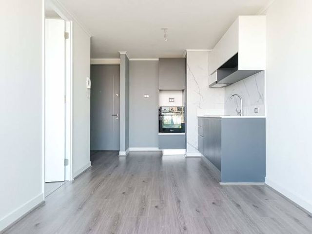 Av. María Rozas Velá (1 Est /1 Bod) [2744-1]