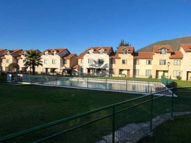 Casa en Condominio Familiar – San Joaquín (127052)