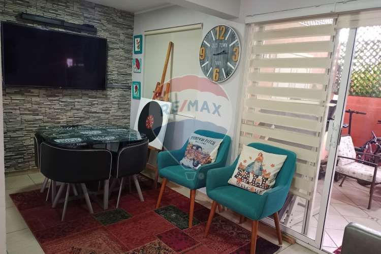 Casa 4 dormitorios, 3 baños + 3 estacionamiento.