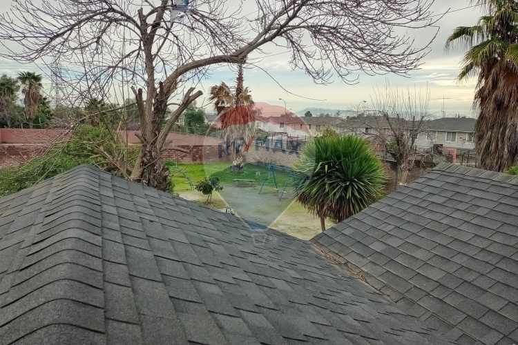 Casa 4 dormitorios, 3 baños + 3 estacionamiento.