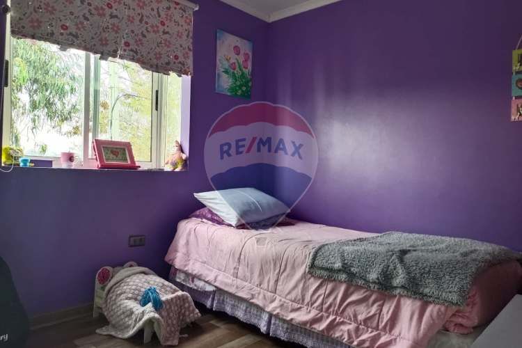 Casa 4 dormitorios, 3 baños + 3 estacionamiento.