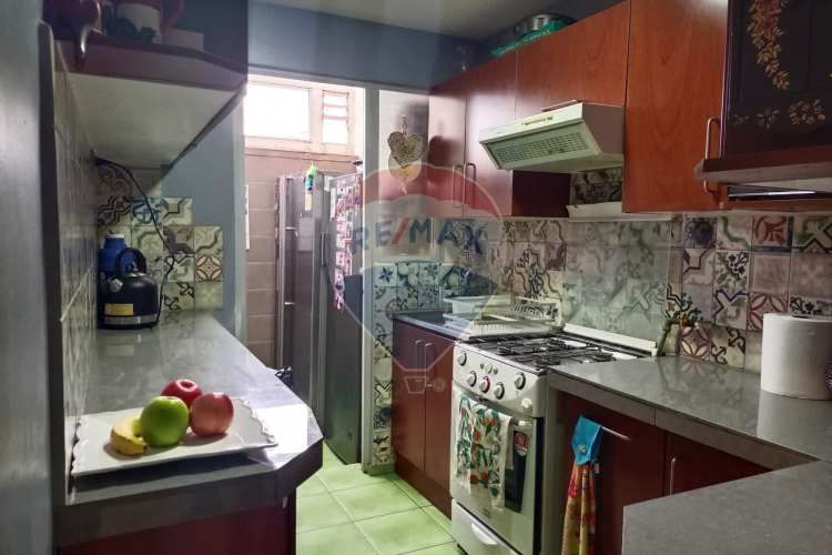 Casa 4 dormitorios, 3 baños + 3 estacionamiento.