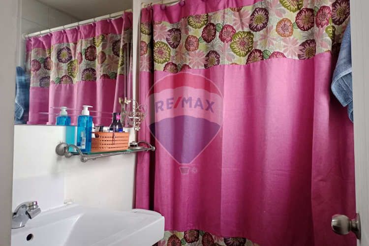 Casa 4 dormitorios, 3 baños + 3 estacionamiento.