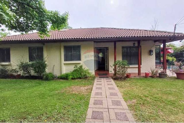 Casa amplio terreno, luminosa, jardín y piscina