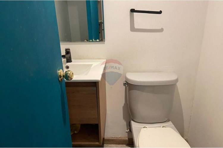 Venta oficina en providencia: torre oteiza