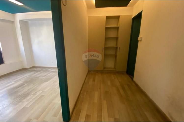 Venta oficina en providencia: torre oteiza