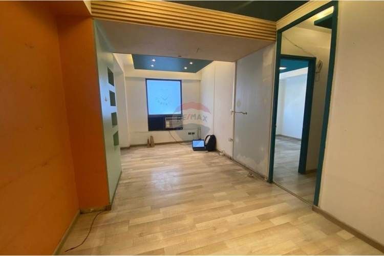 Venta oficina en providencia: torre oteiza