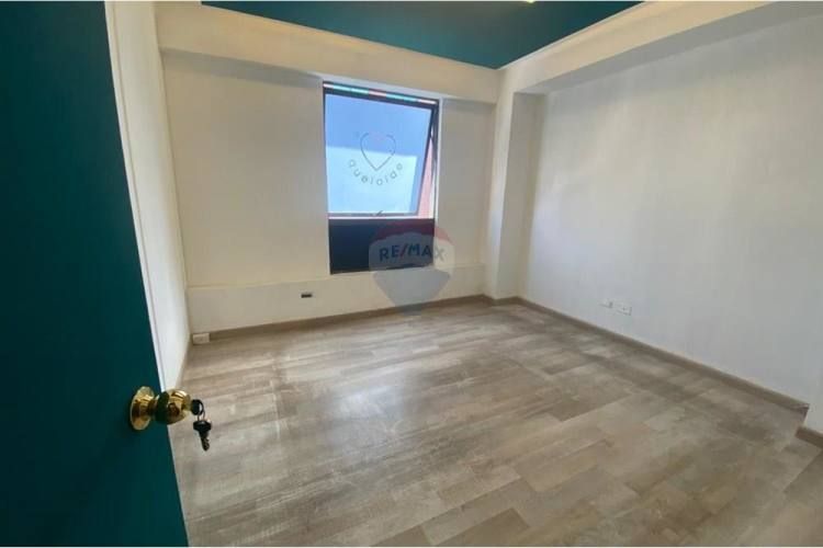 Venta oficina en providencia: torre oteiza
