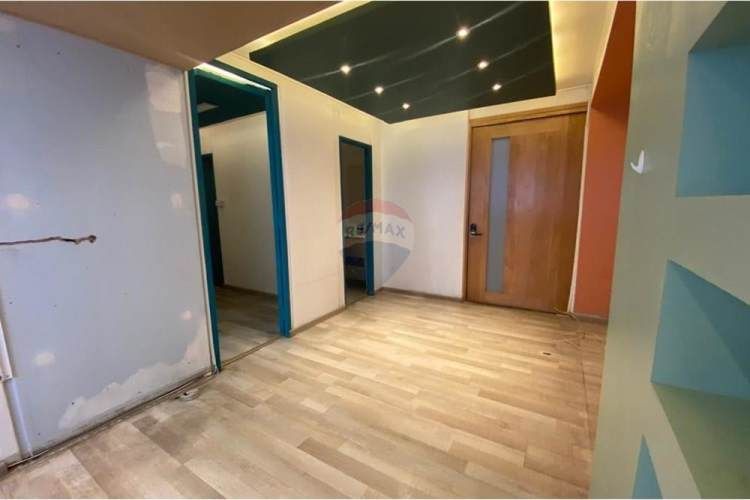 Venta oficina en providencia: torre oteiza
