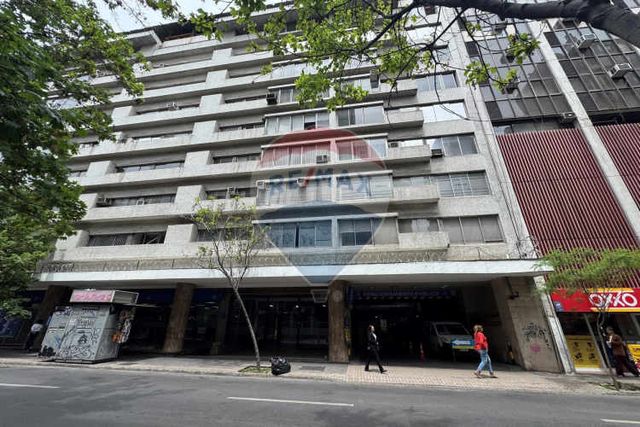 Luminosa oficina 3 privados en agustinas