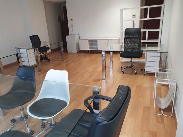 OFICINA EXCELENTE UBICACION VENDO