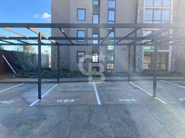 Nuevo con jardín propio y vista privilegiada al lago