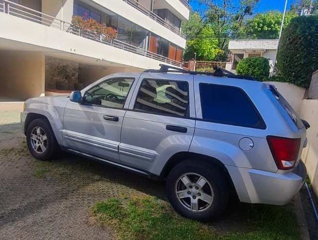 JEEP GRAND CHEROKEE LAREDO