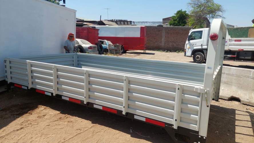 Carrocería Plana con Barandas 4.37 de largo y 2.20 de ancho