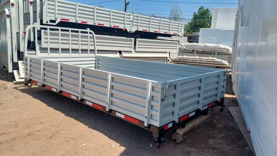 Carrocería Plana con Barandas 4.37 de largo y 2.20 de ancho