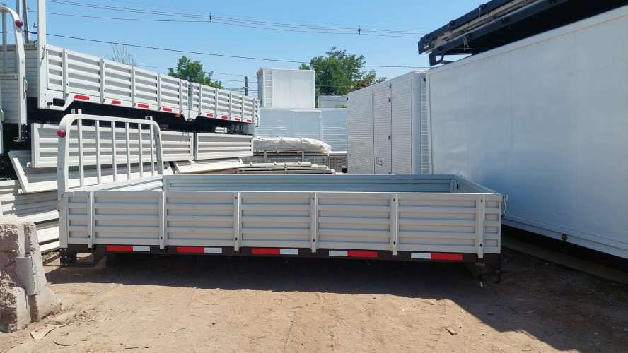 Carrocería Plana con Barandas 4.37 de largo y 2.20 de ancho