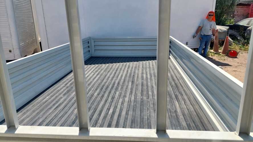 Carrocería Plana con Barandas 4.37 de largo y 2.20 de ancho