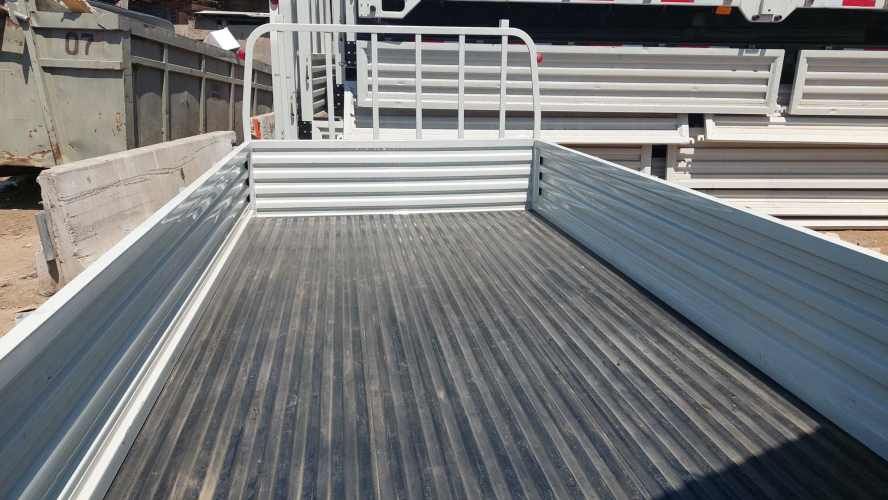 Carrocería Plana con Barandas 4.37 de largo y 2.20 de ancho