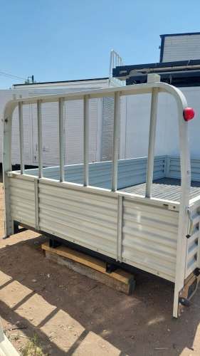 Carrocería Plana con Barandas 4.37 de largo y 2.20 de ancho
