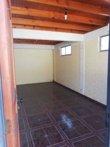 Galpón 135 mts + casa= 263 M2