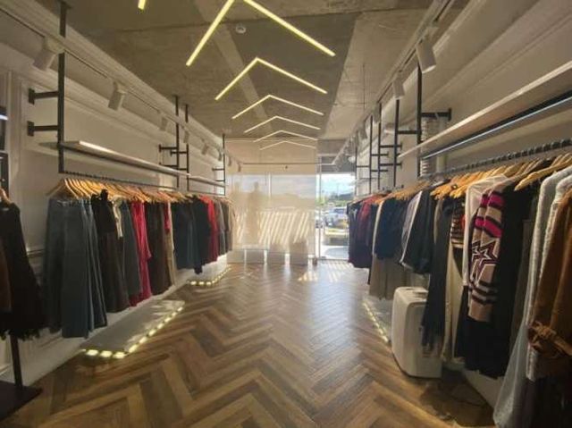 LOCAL COMERCIAL EN STRIPCENTER 53 M2